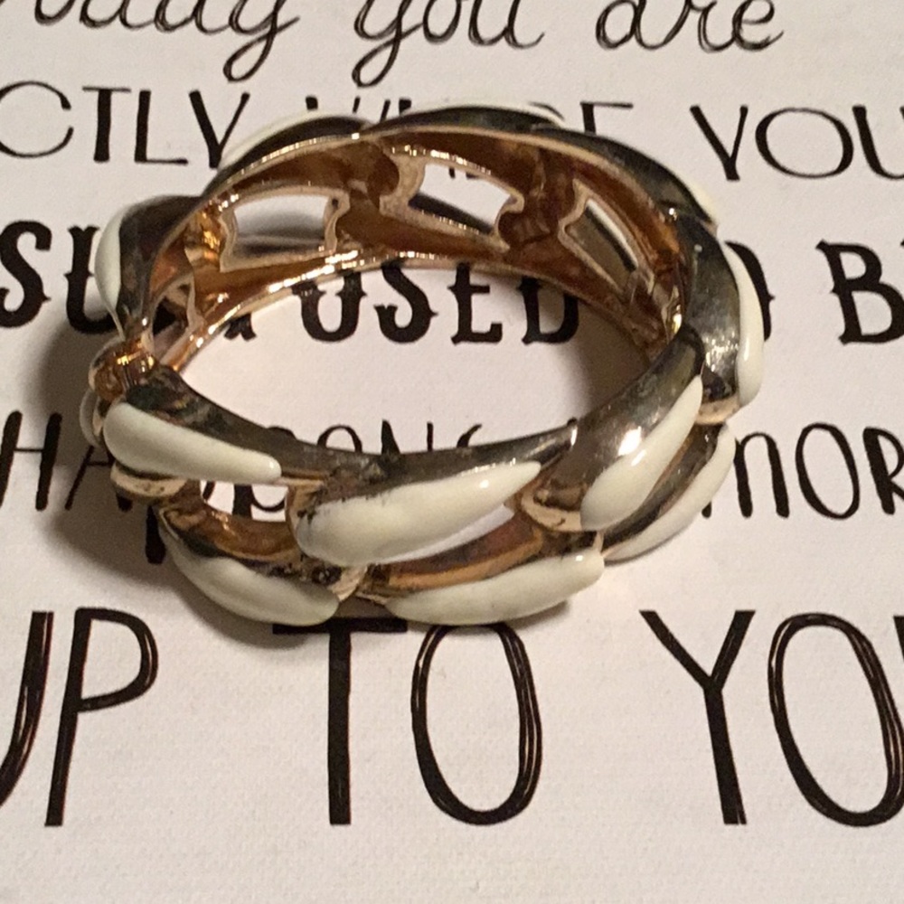 💋Gold and white bangle💋
